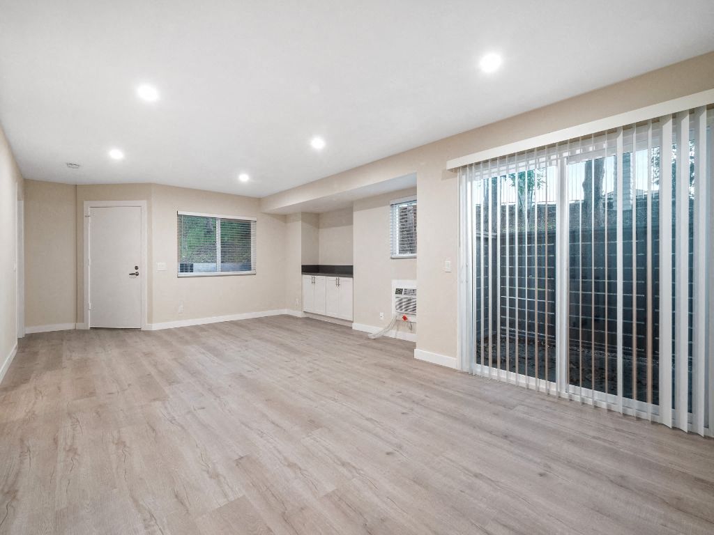 Sunset Cliffs Apartments Image 5