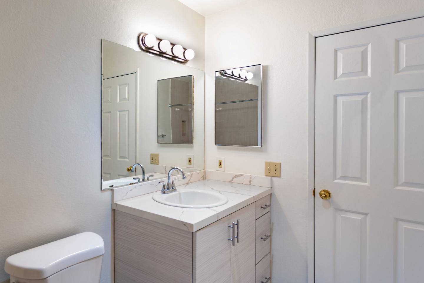 Hawthorne Manor Apartments Image 14