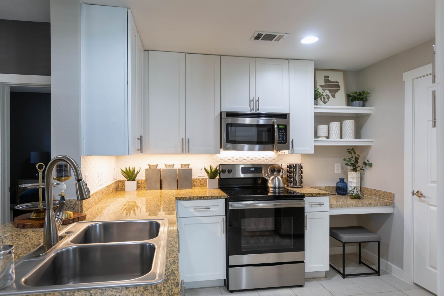 Lakefront Villas Image 3