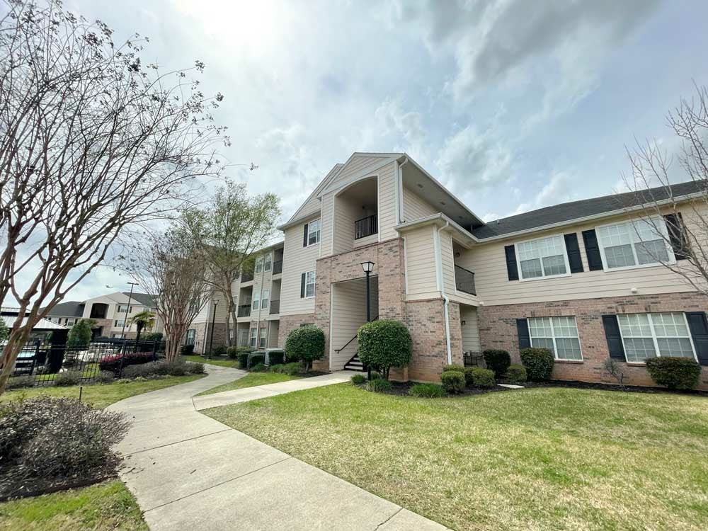 Lexington Place Apartments Image 1