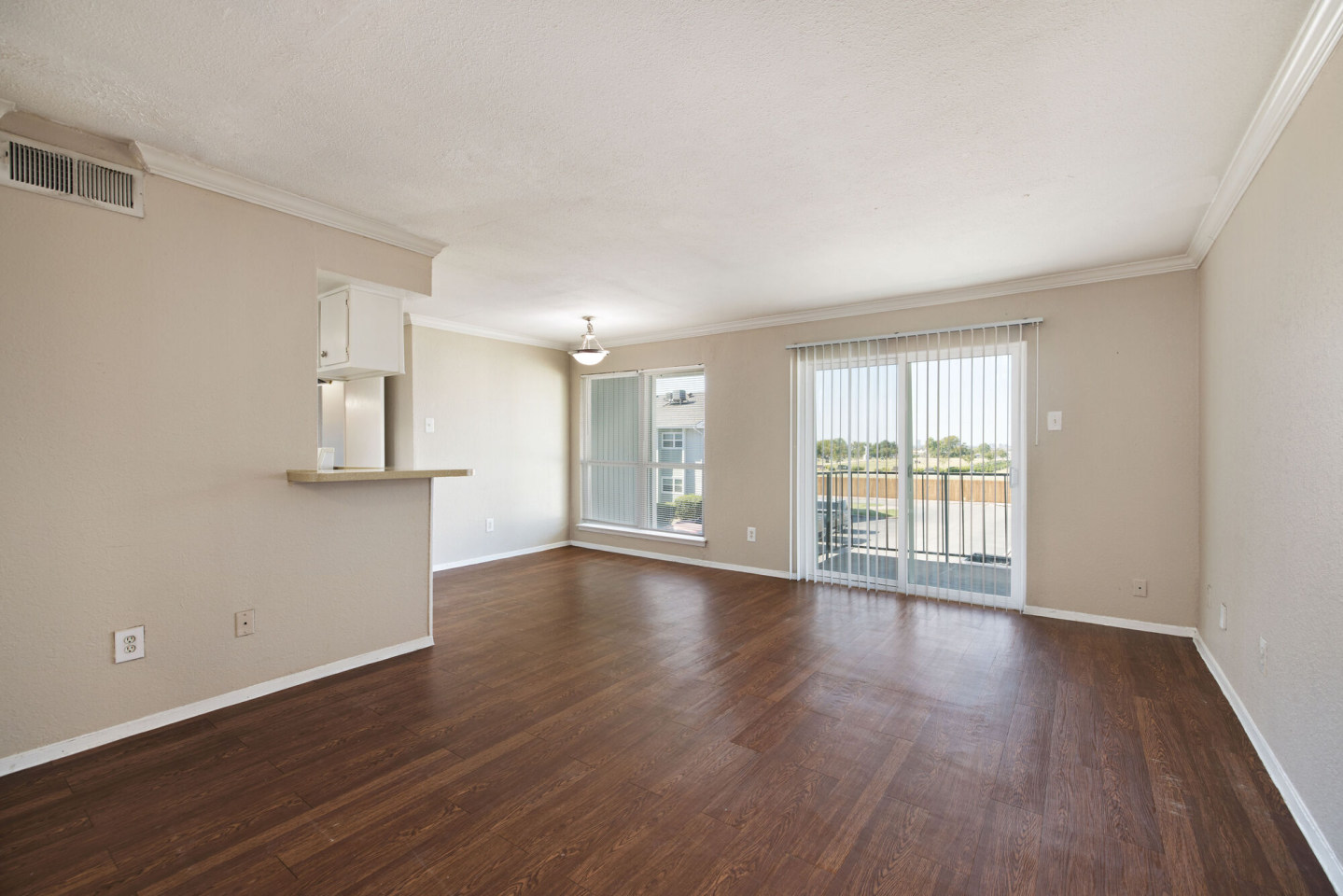 Zara Apartment Homes Image 12