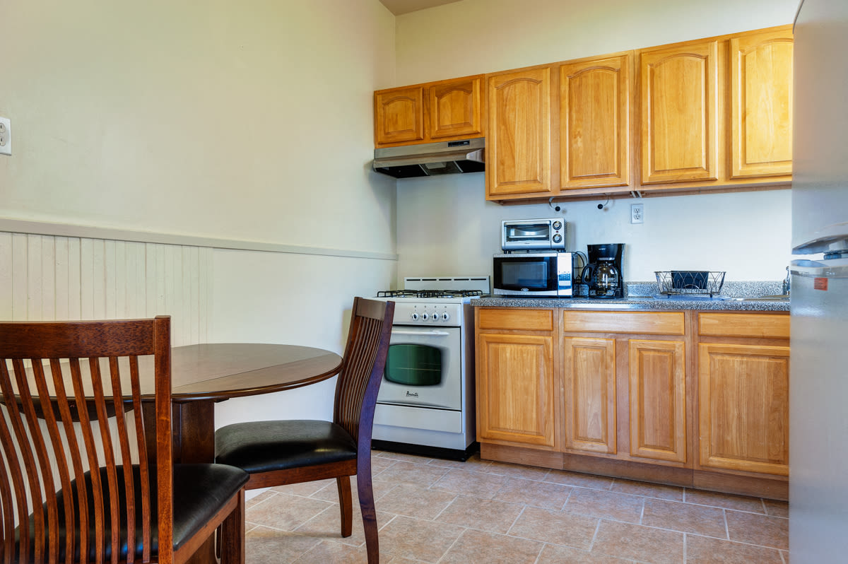 Richelieu Suites - Furnished Short-Term Rental Image 5