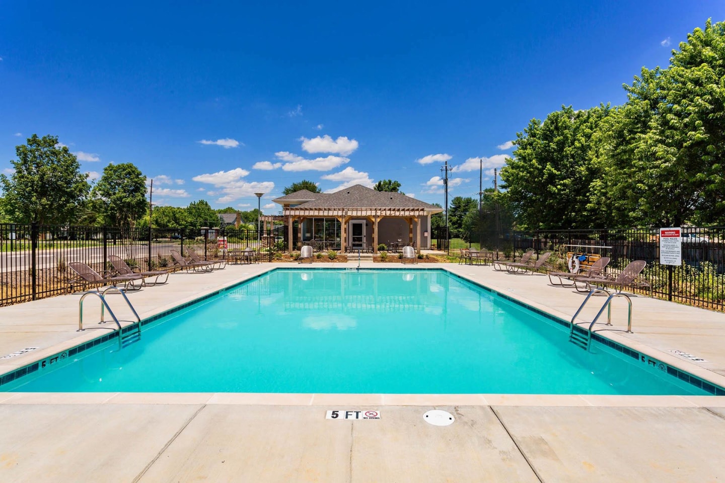 Chariot Pointe apartments Image 11