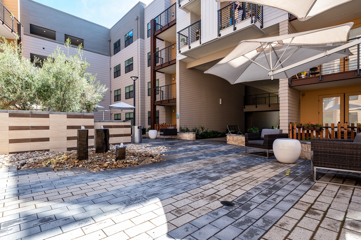 6tenEast Image 27