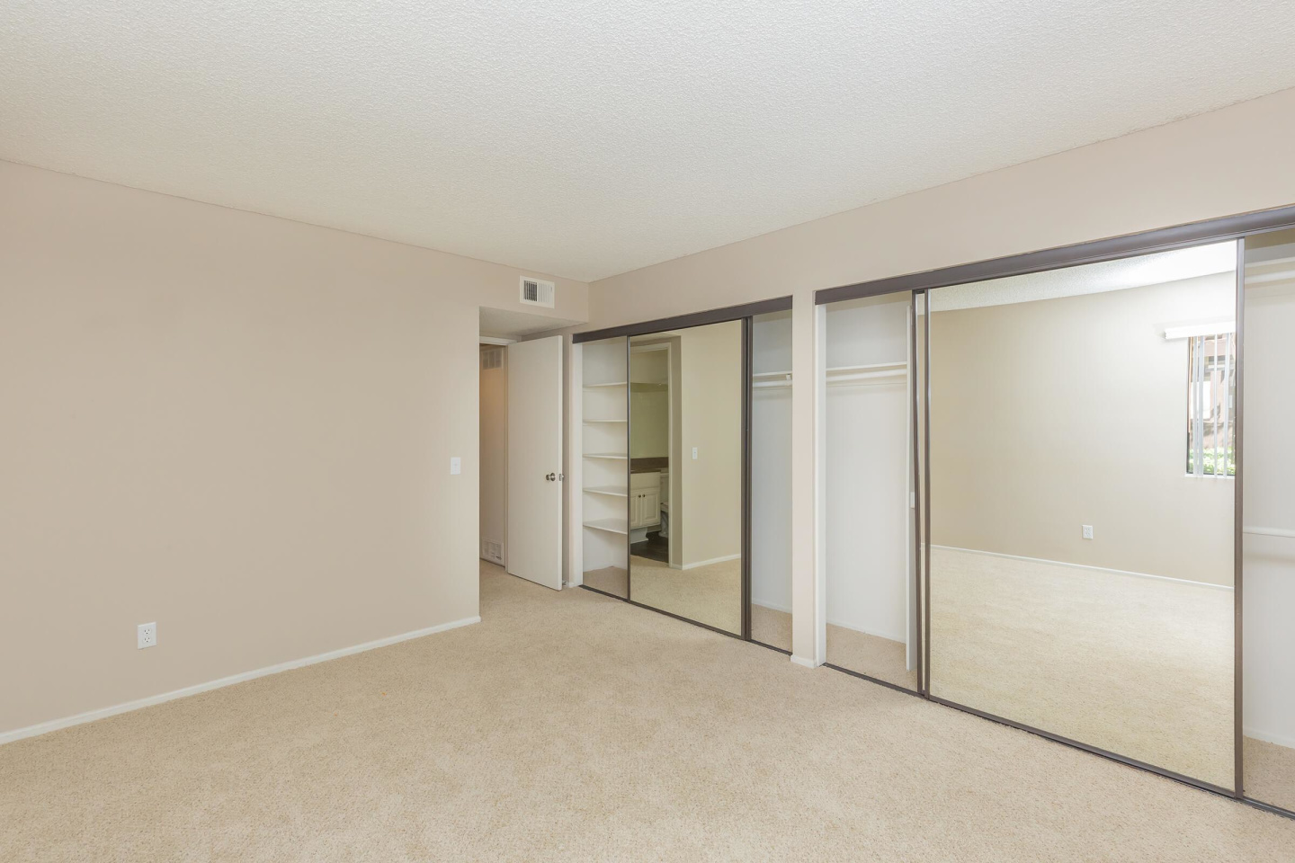 Emerald Court Apartment Homes Image 4