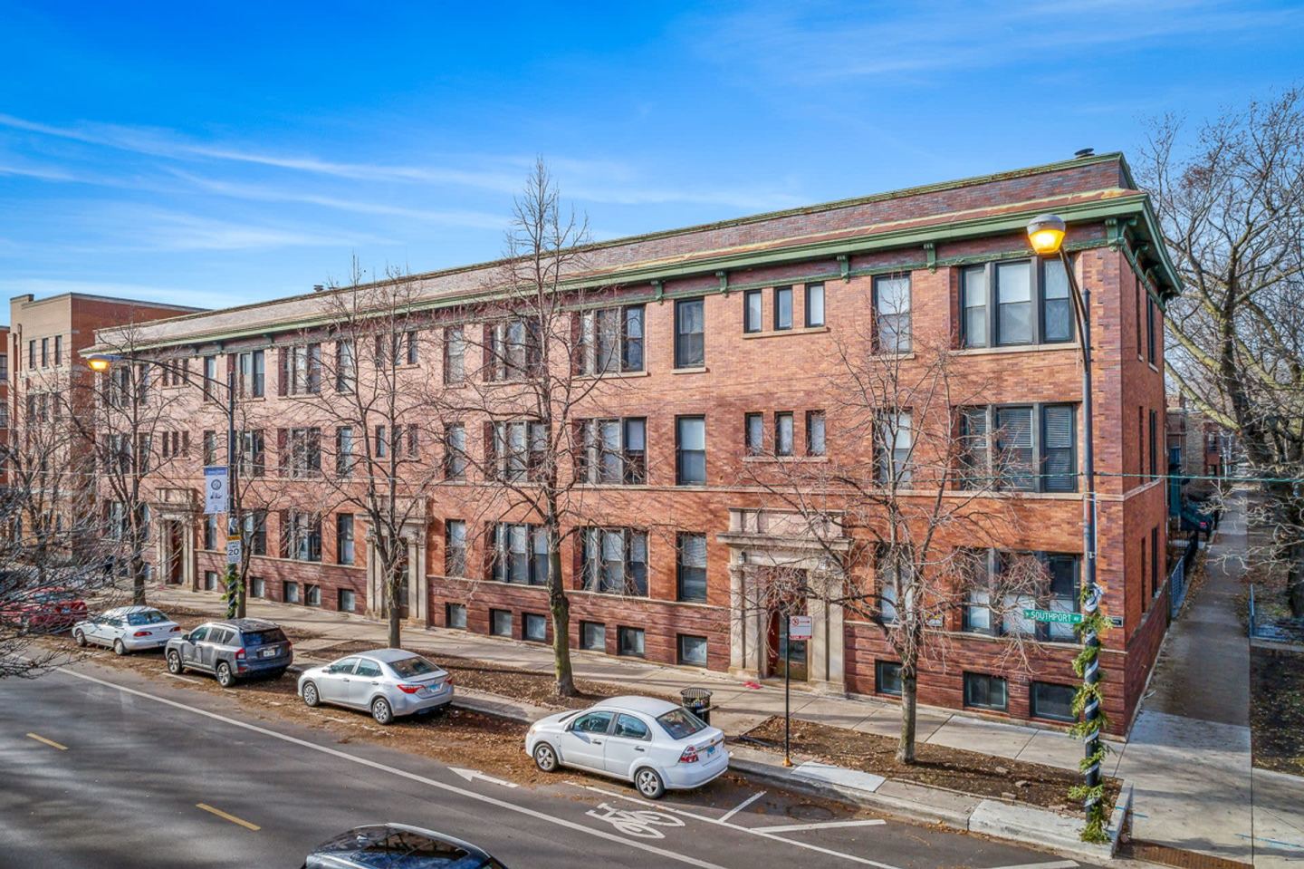 3846 N Southport Ave Image 1