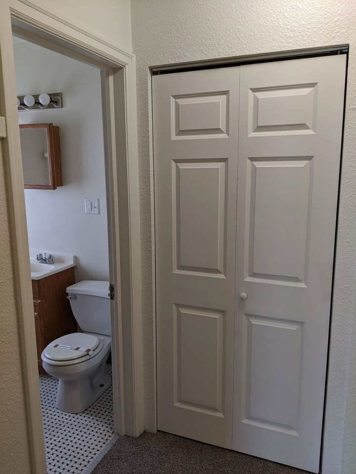 Town & Country Apartments Image 4