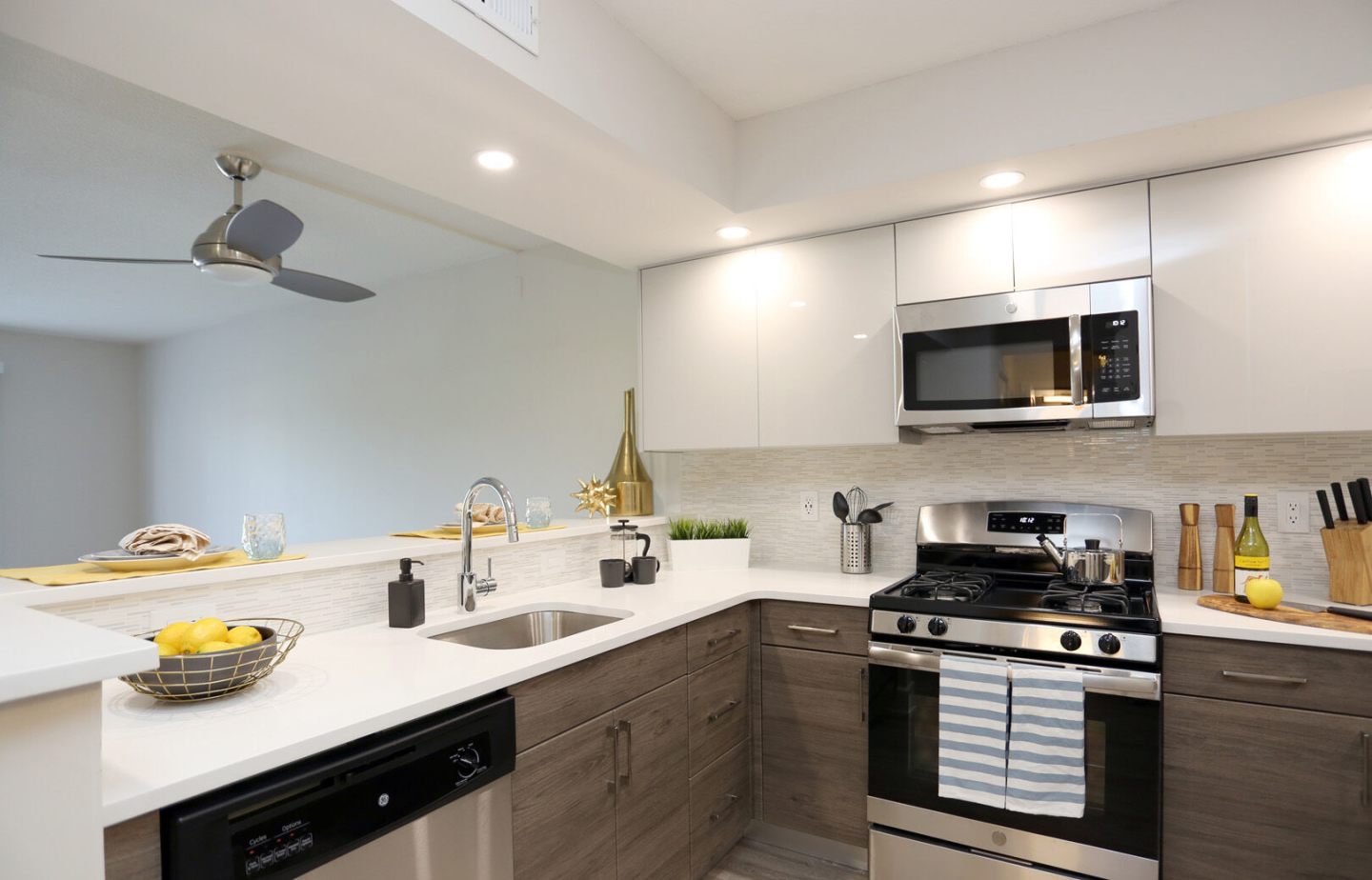 Plaza Apartments Image 13
