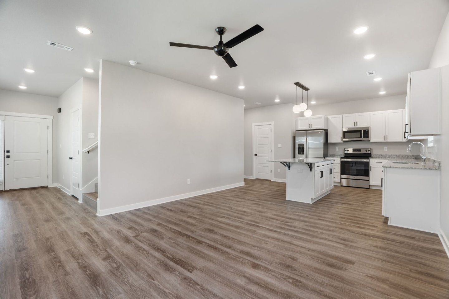 BIRDMASTER DRIVE RESIDENCES Image 4