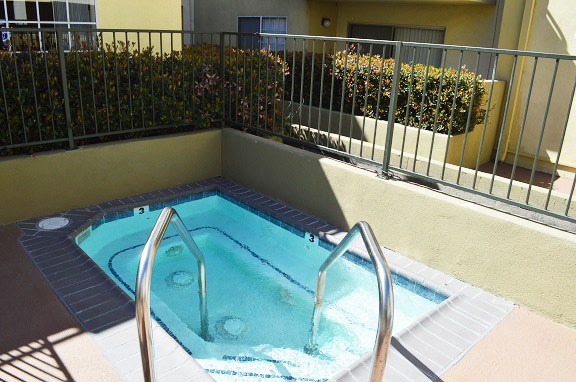 Burbank Village Apartments Image 15