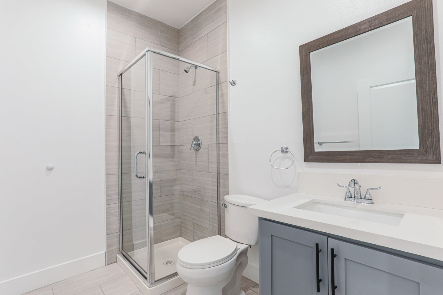 1235 W 37th Place Image 9