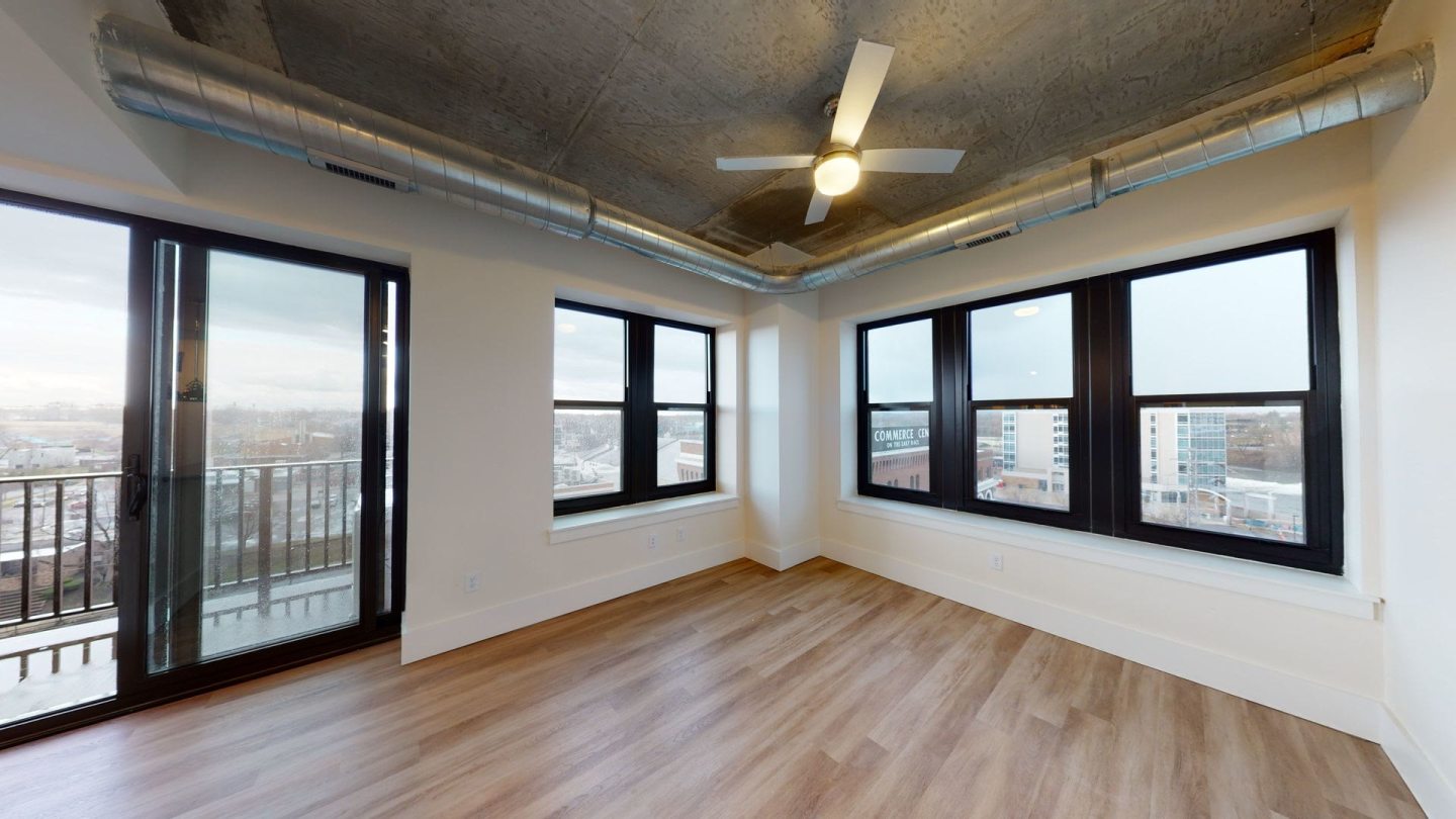 300 East LaSalle Image 37