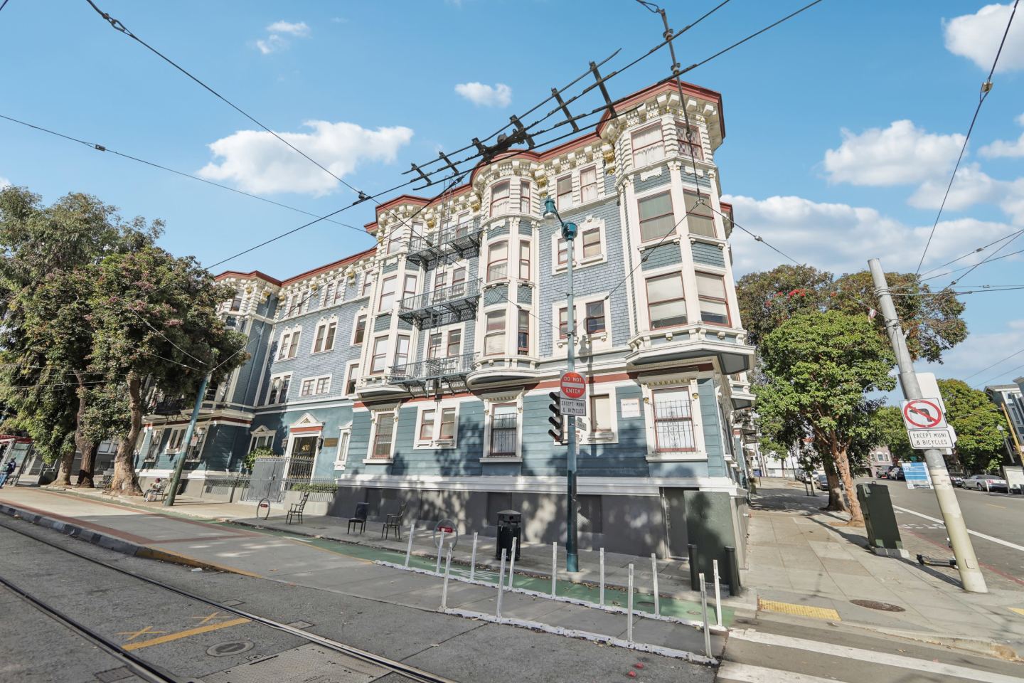 400 DUBOCE Image 11