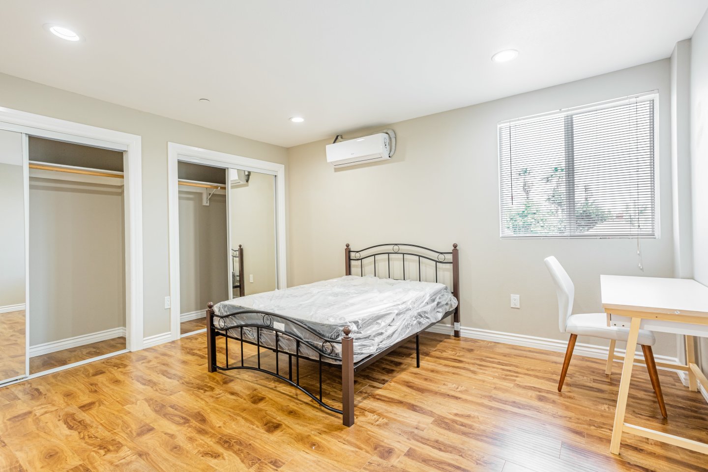 1201 W 36th Place Image 6