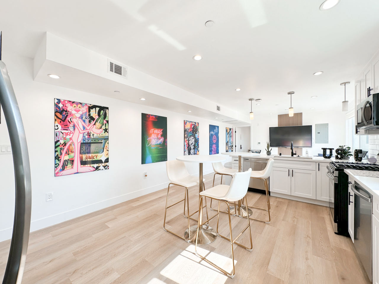 1338 West 35th Place - Co-Living Image 4