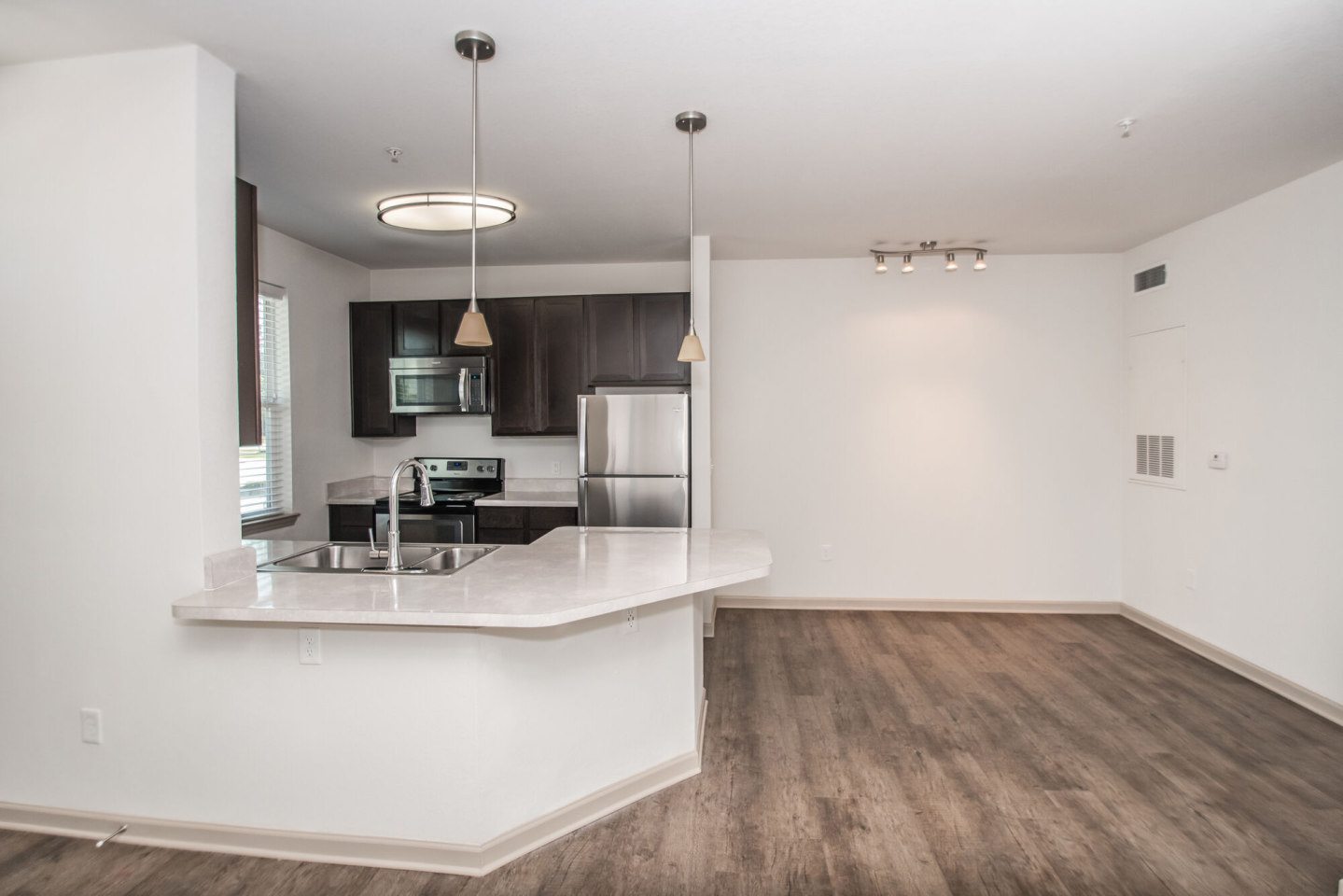 Otarre Pointe Apartment Homes Image 1