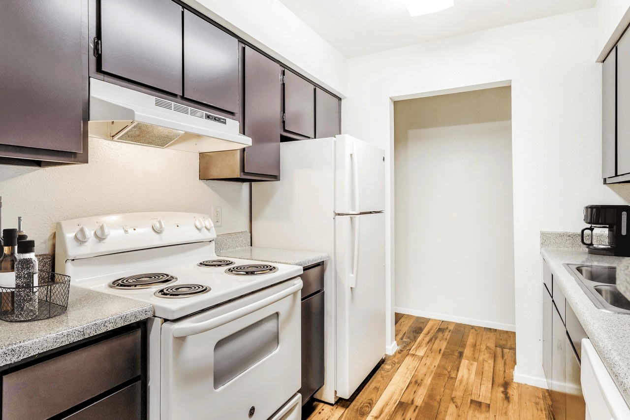 Brandon Oaks Apartments Image 36