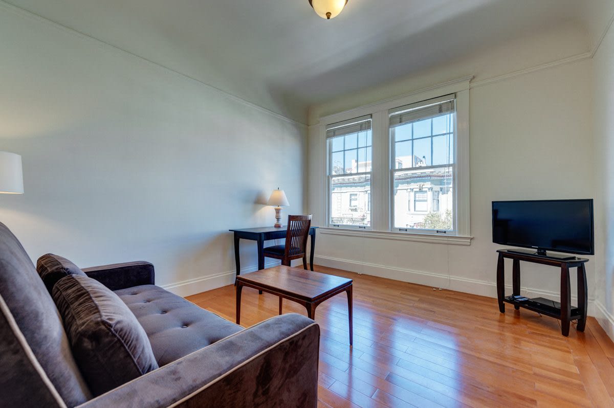 Richelieu Suites - Furnished Short-Term Rental Image 7