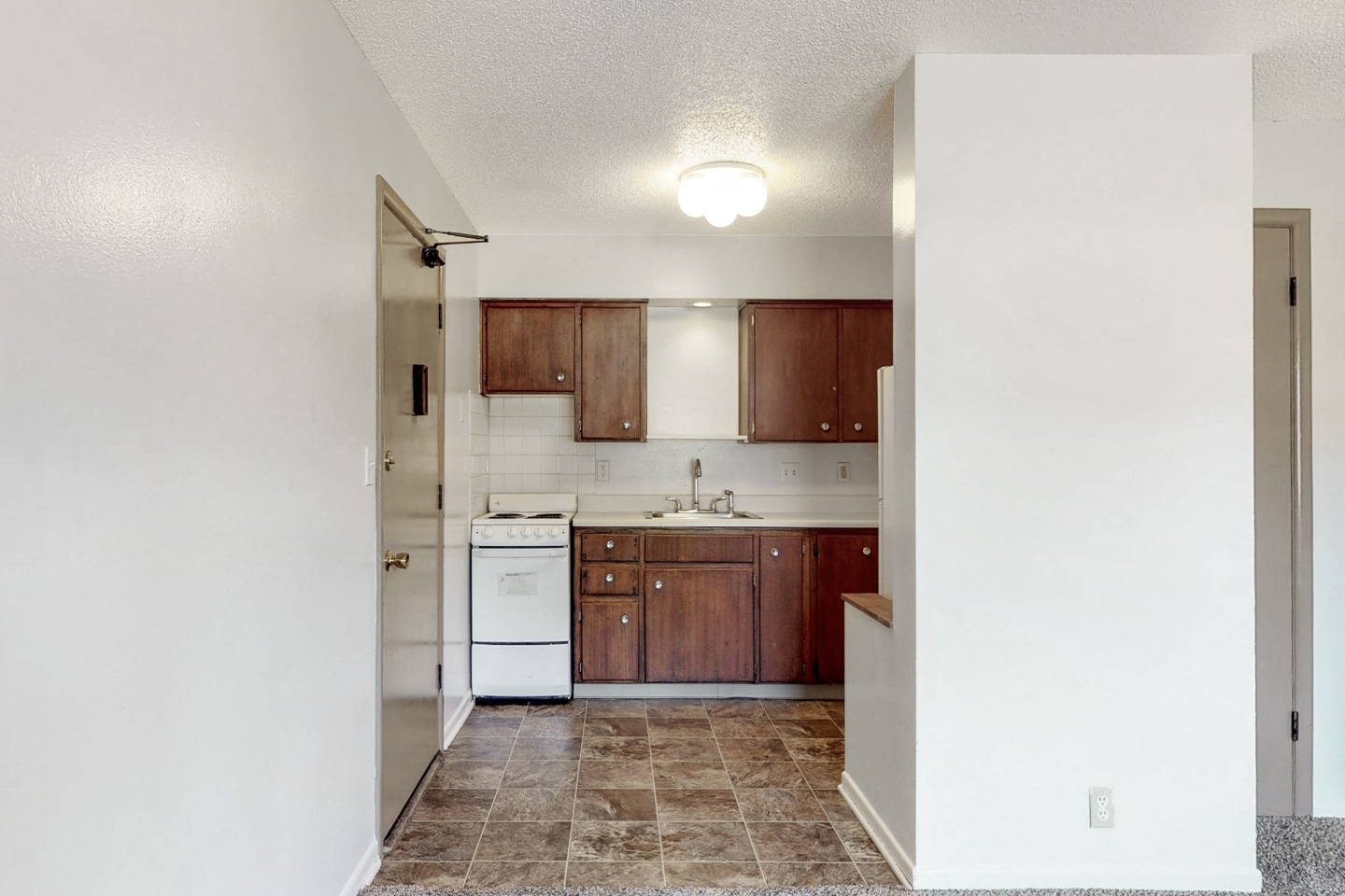 Plaza Manor Image 35