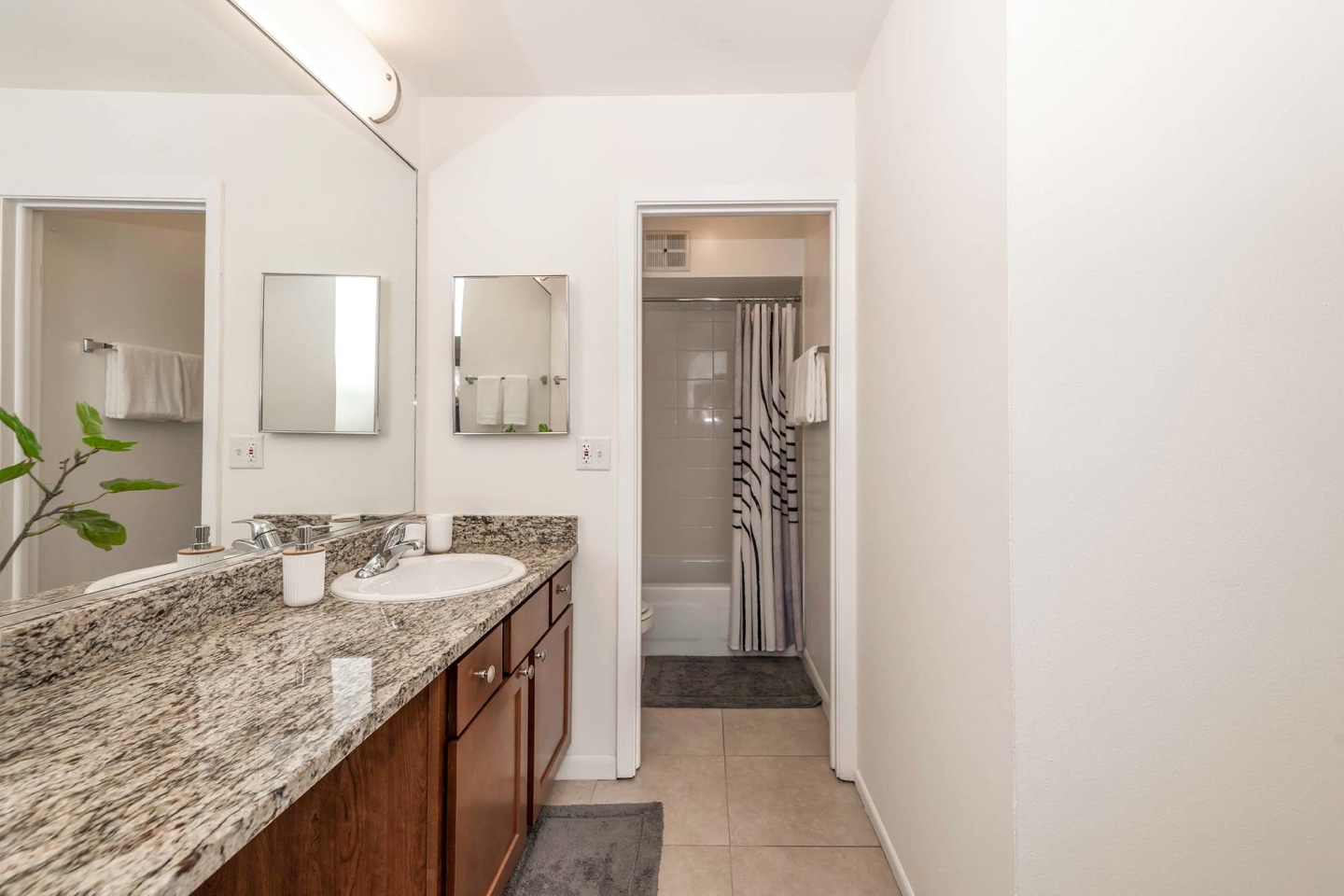 Barrington Lakes Apartments Image 17