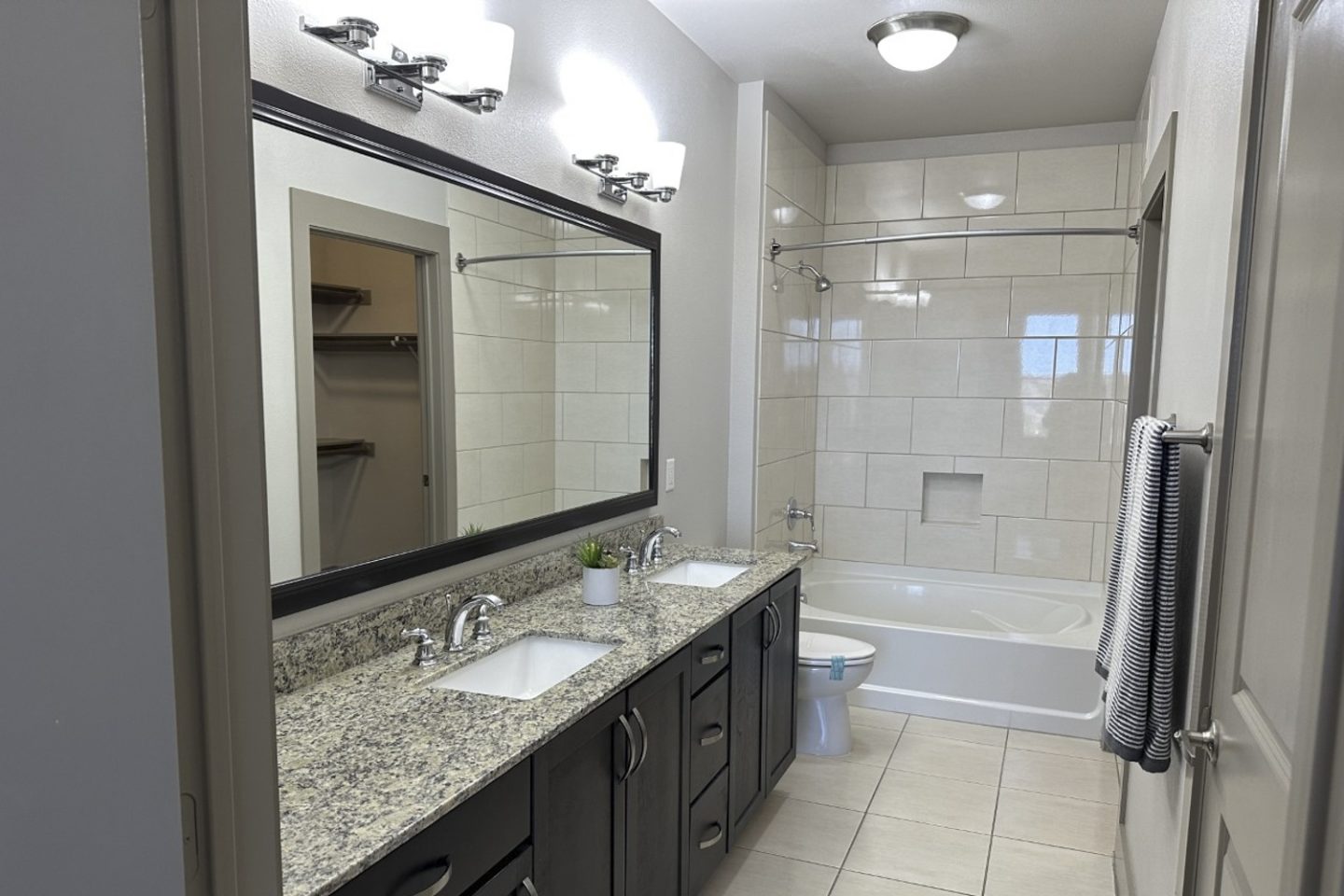 The Edge At Glade Park Apartment Image 7