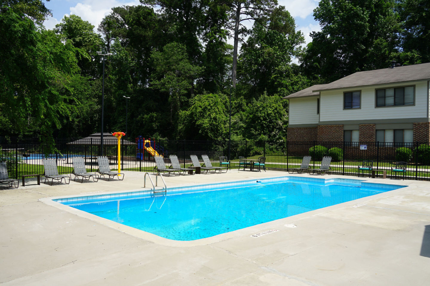 Cross Creek Apartments Image 5