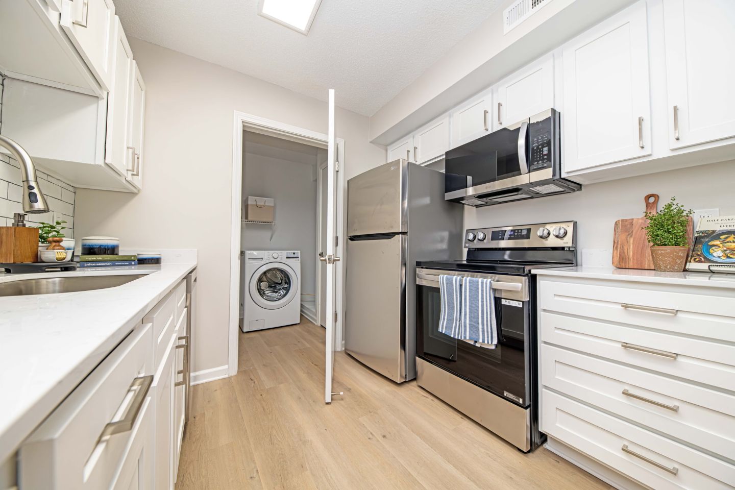 The Collins Apartment Homes Image 6