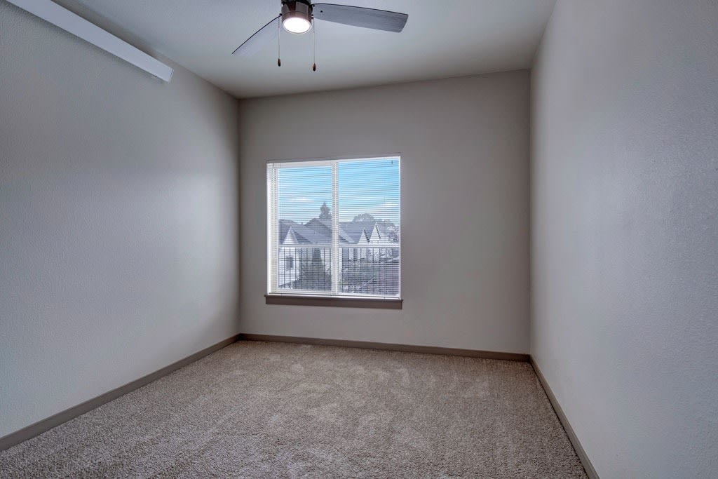 Bellevue Crossing Image 11