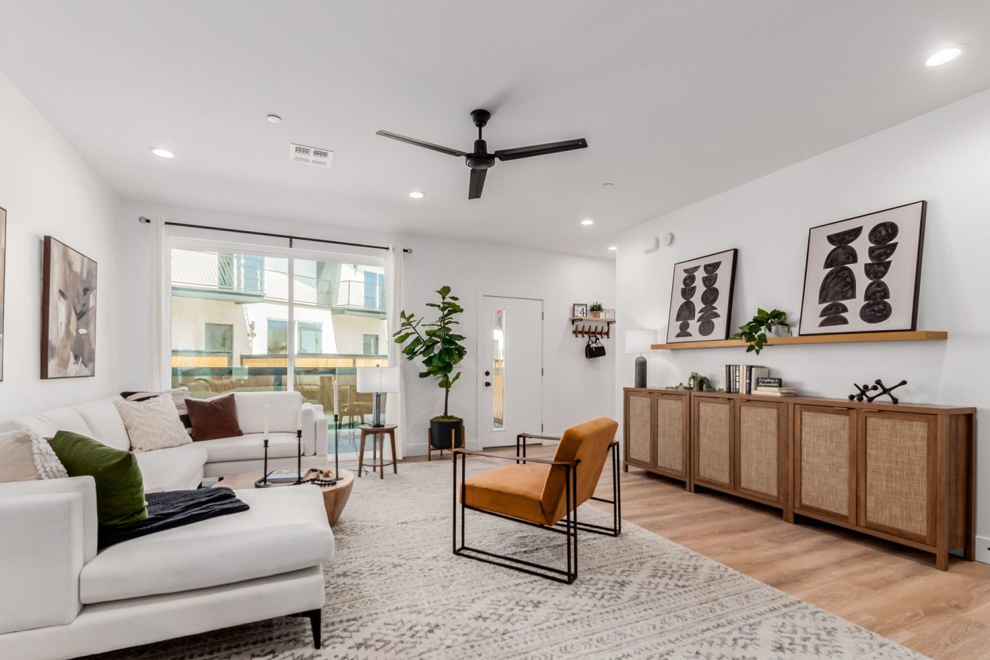 CJ Luxury Townhomes Image 17