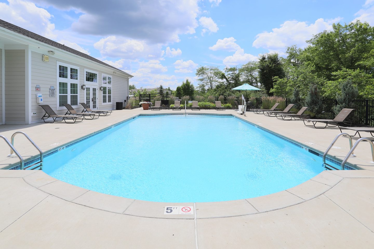 Brinley Place Image 21