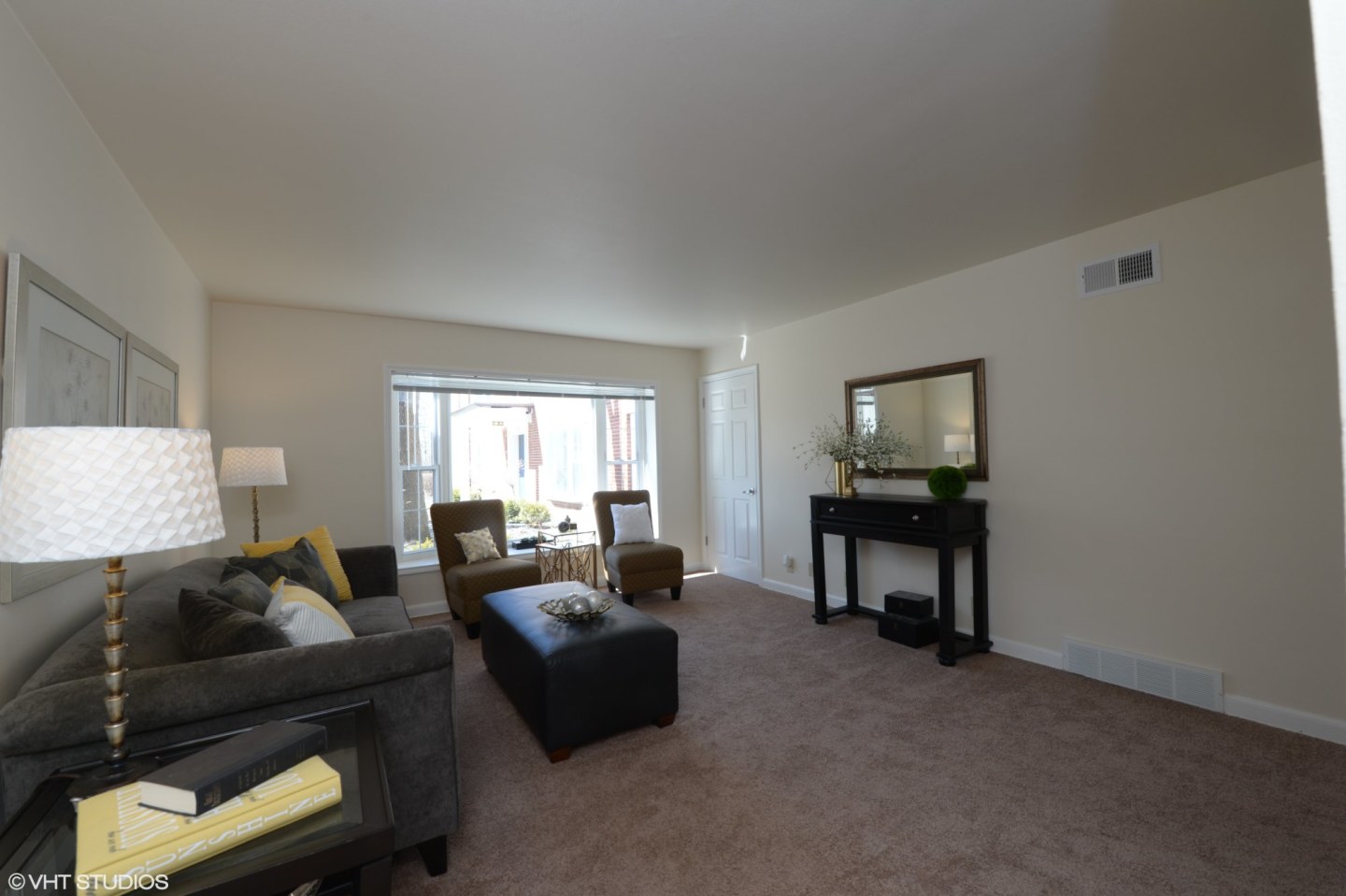 Colonial Court Apartments Image 3