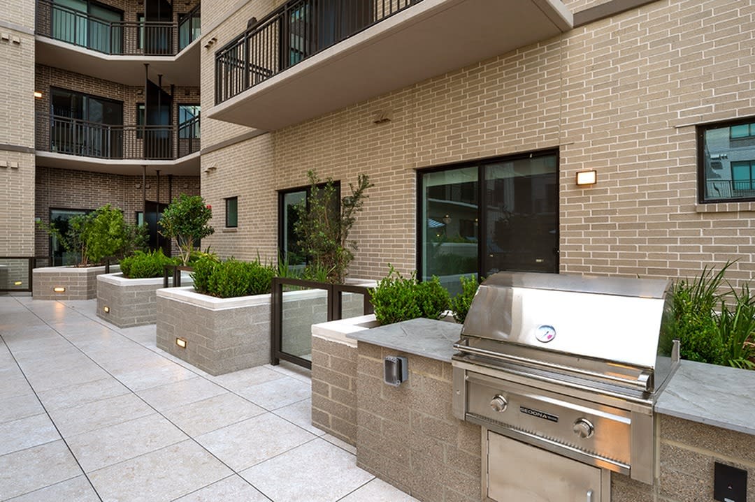 Pearl Rosemont Image 2