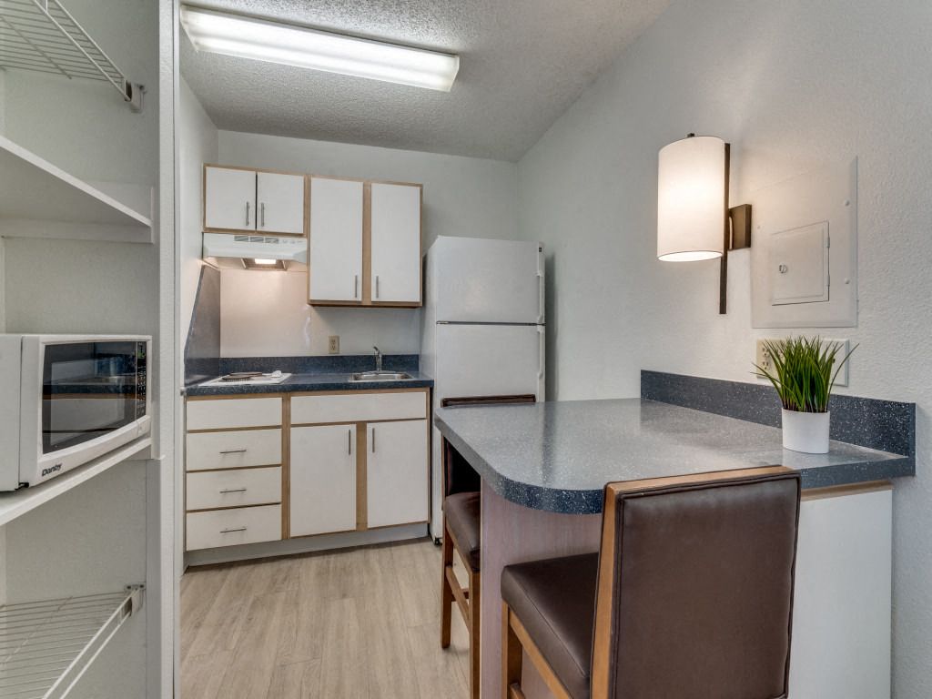 Waterford Studios Fully Furnished with Utilities Included Image 6