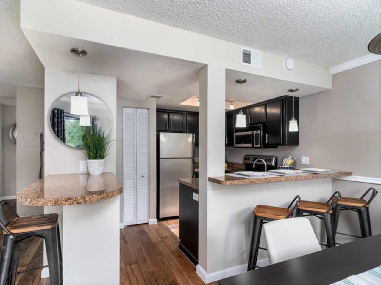 Lakes of Northdale Apartments Image 4