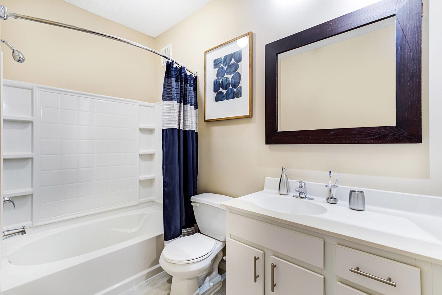 Uptown Lake Apartments Image 15