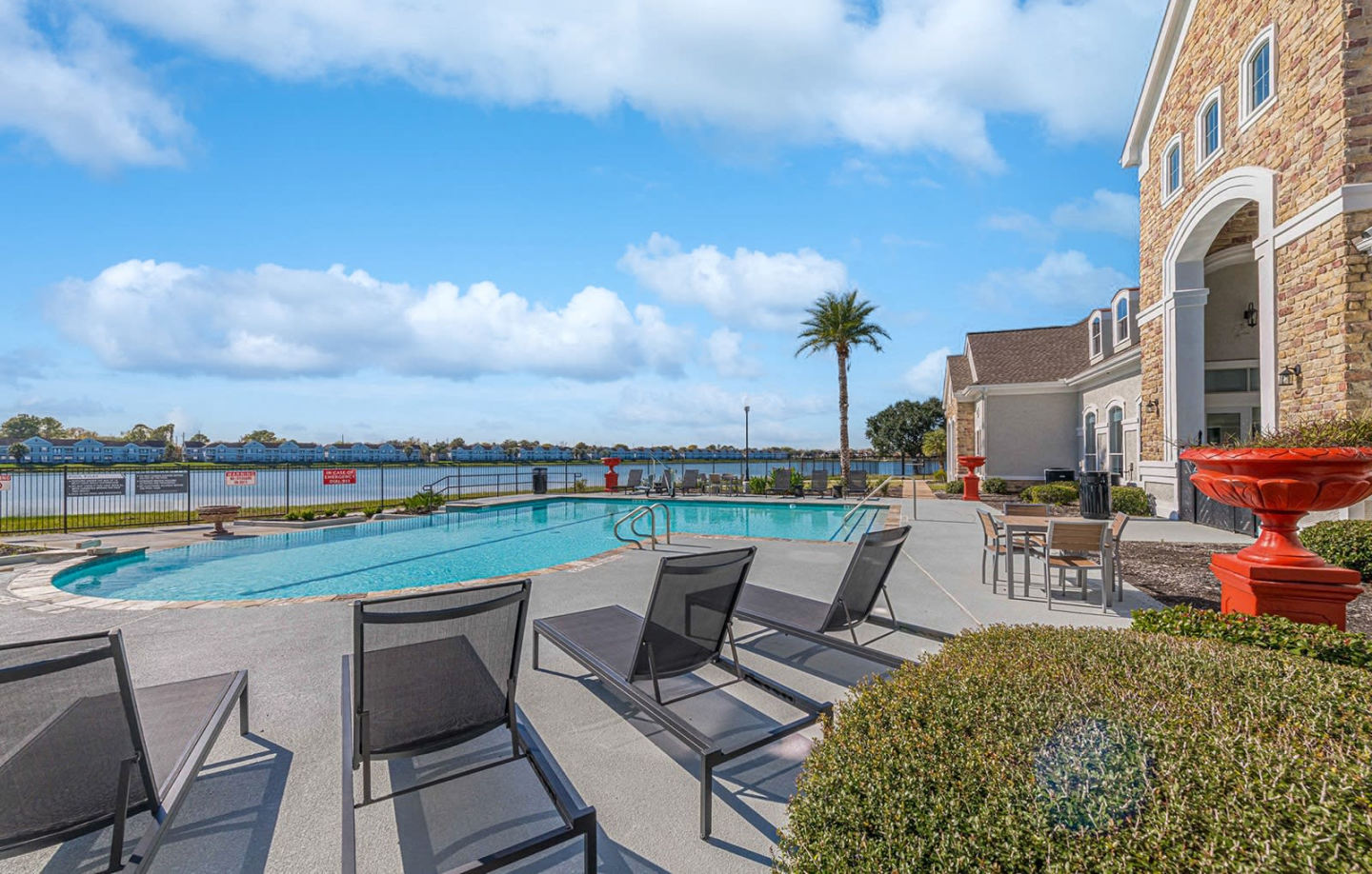 Lakeside Pointe Apartments & Townhomes Image 16