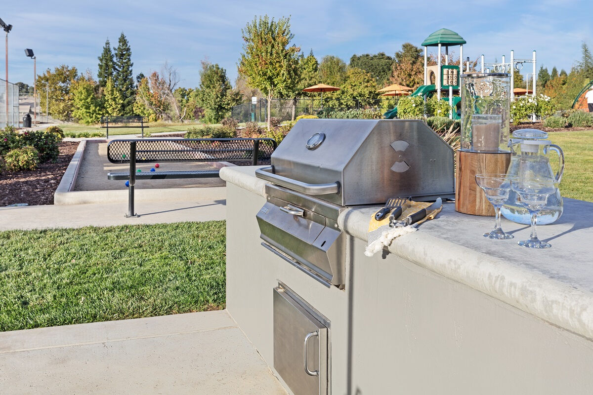 Foothills Tennis Village Apartments Image 11