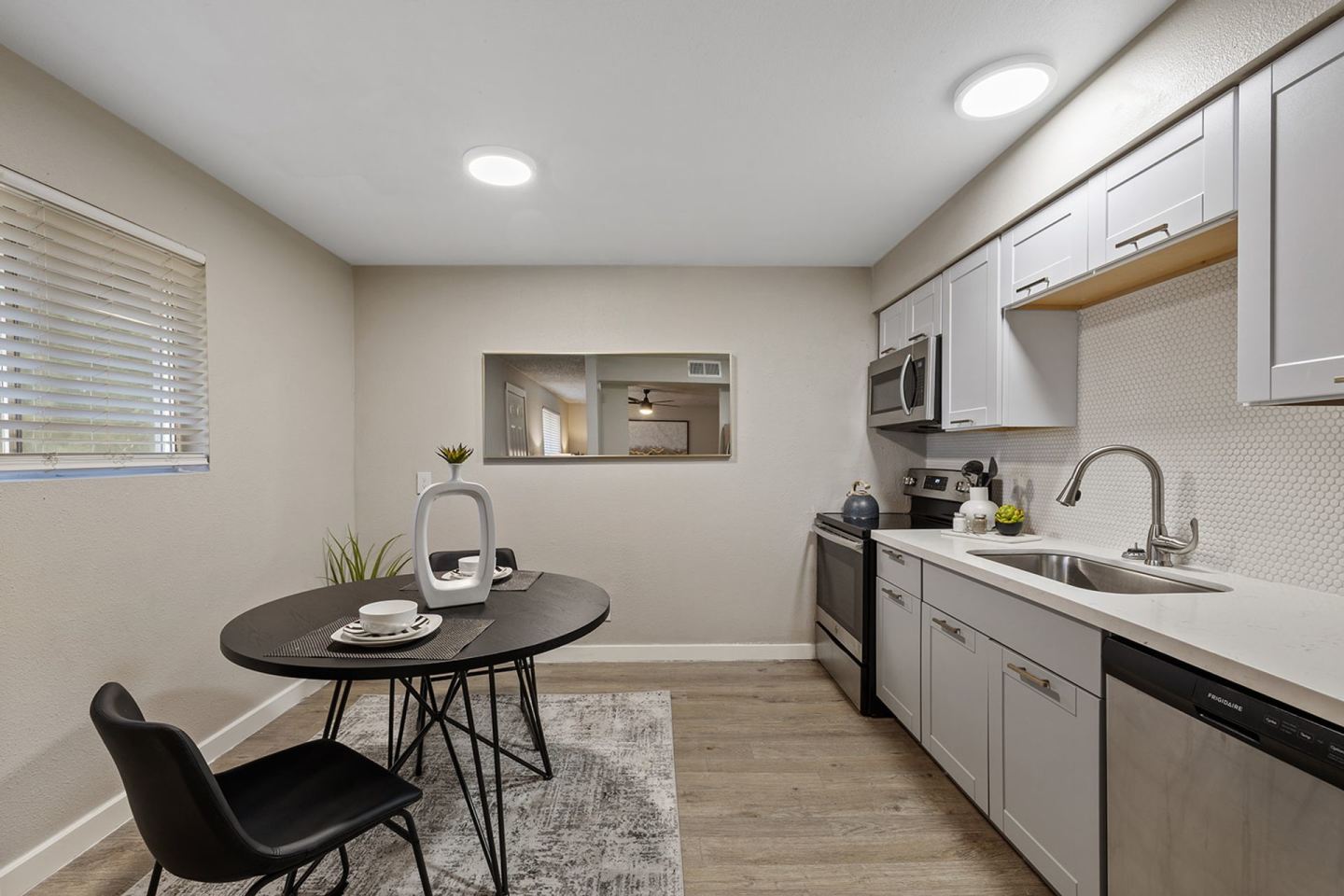 Camelback Village Apartments Image 16