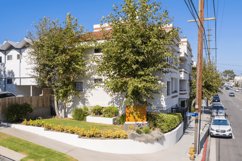 3460 Jasmine Avenue Image 5