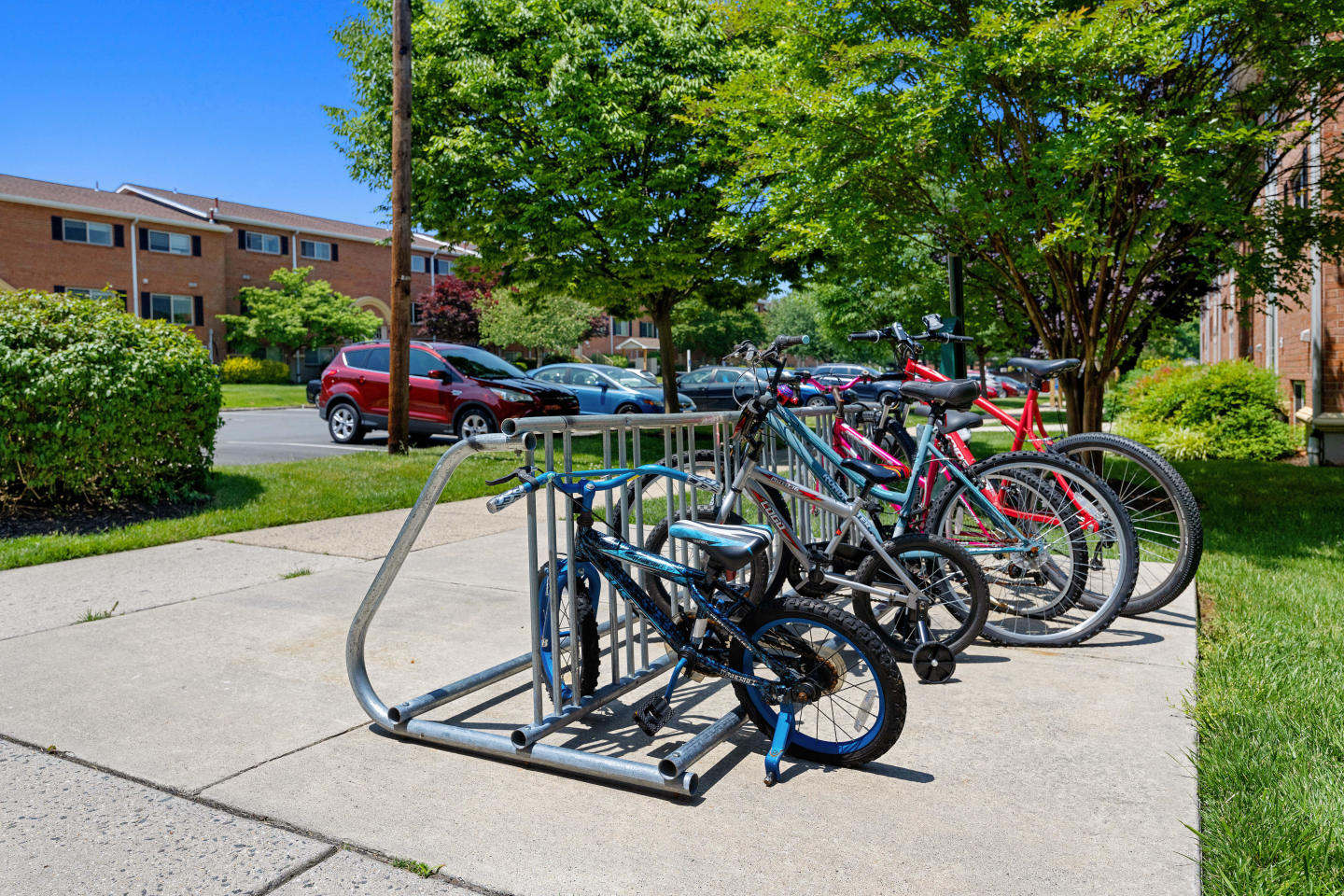 Gainsborough Court, Churchill Mews, and Copperfield Square Apartments & Townhomes Image 10