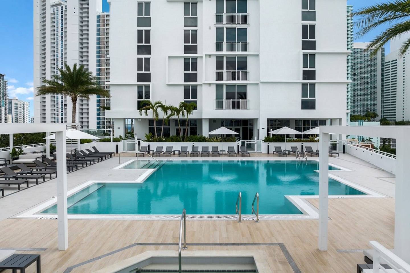 2000 Biscayne Image 2