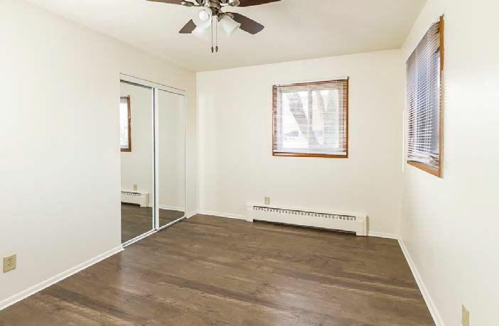 Cobblestone Court Apartments Image 7