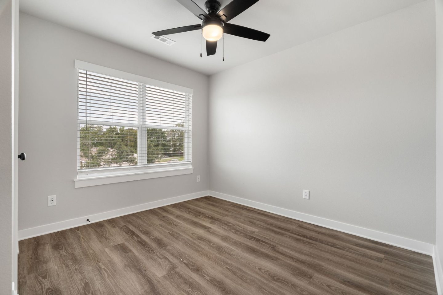 BIRDMASTER DRIVE RESIDENCES Image 26
