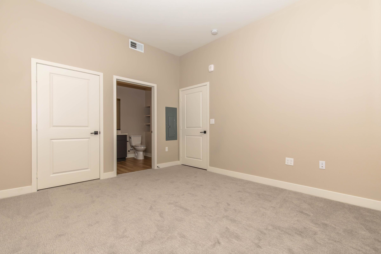 Link OC Apartments Image 124