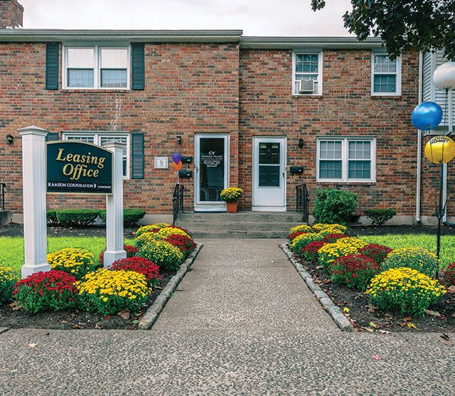 Colonial Village Apartments Image 5