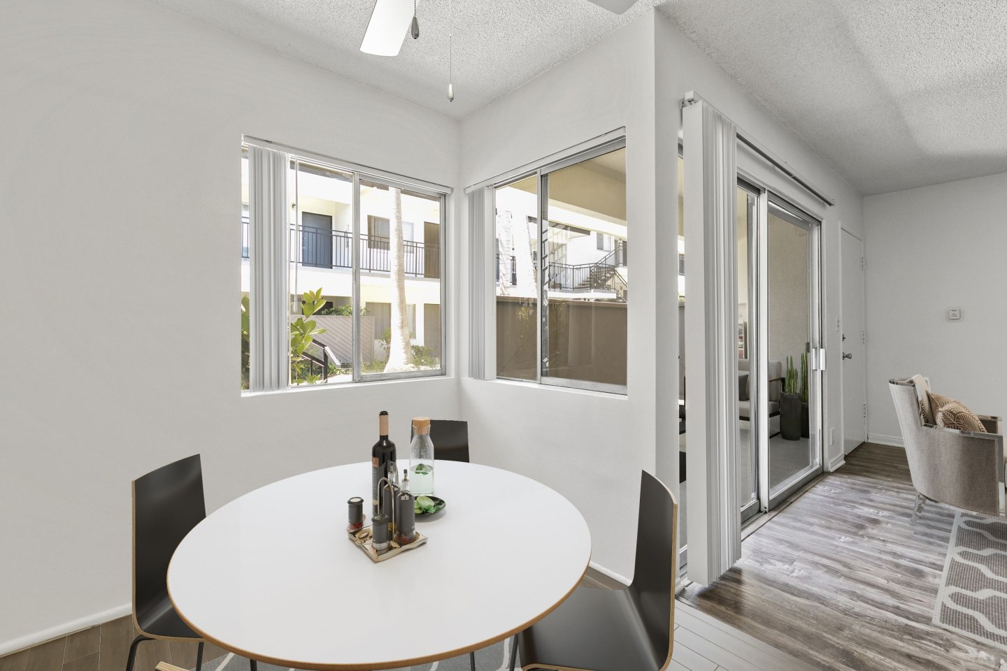 Pacific Rose Apartments Image 10
