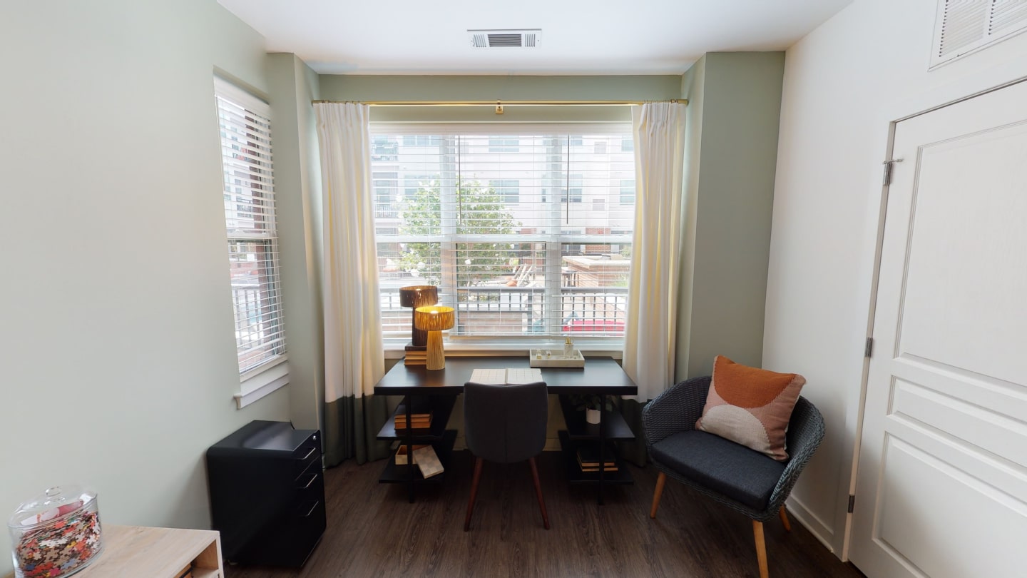 Alister Montclair Image 6