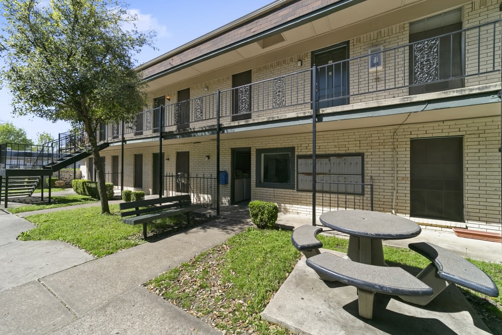 Belleview Apartments Image 11