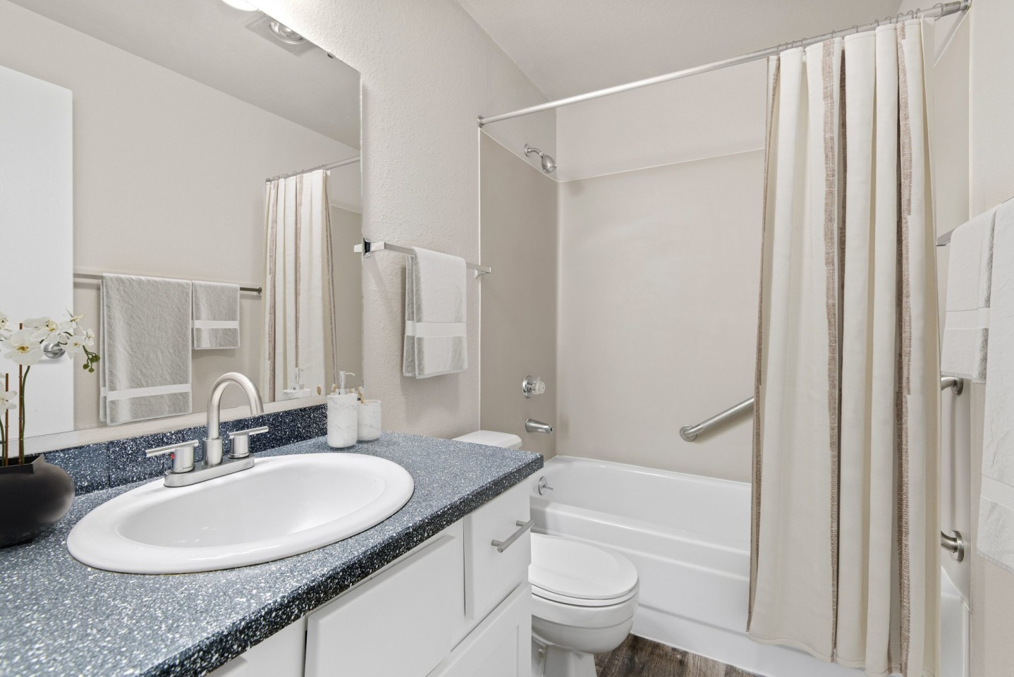 Wellington Apartment Homes Image 11