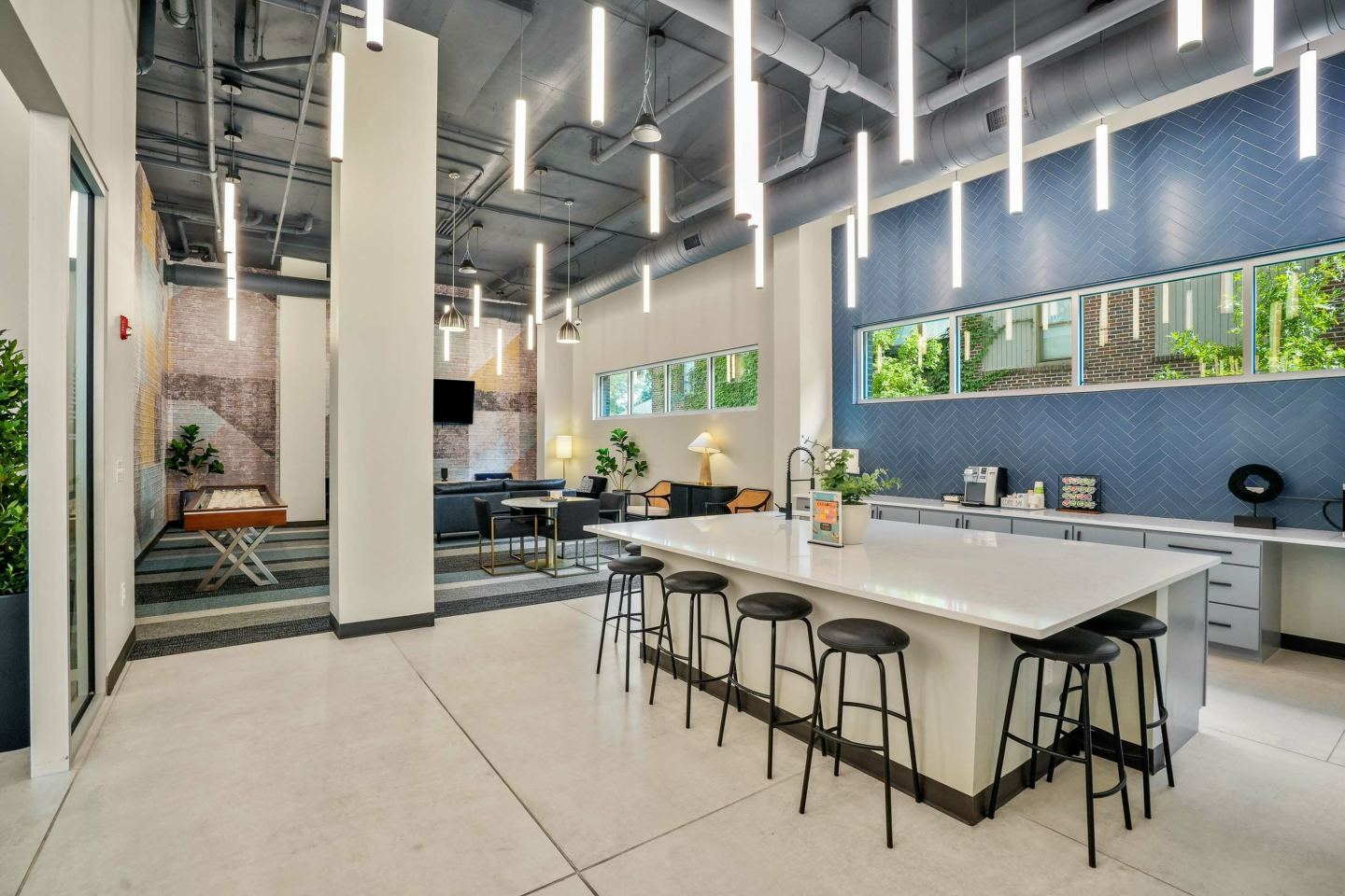 555 Boulevard Image 11